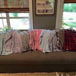 BUNDLE - 10 Button Ups / Flannels. Sizing mixed from S-L.